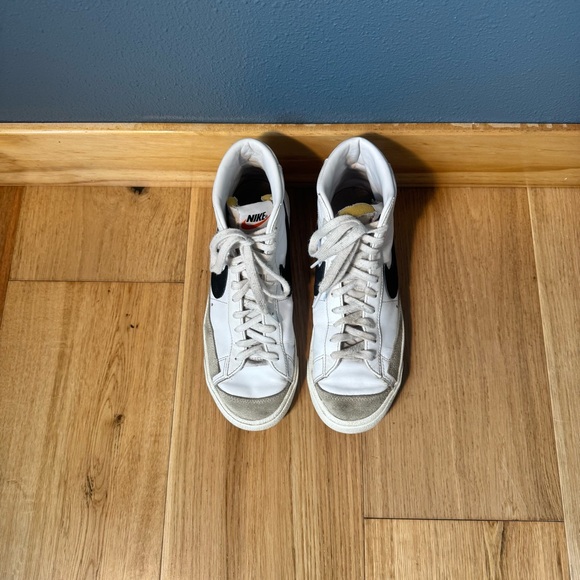 Nike Mid ‘77 Blazer in White and Black Womens size 8:5 - Picture 4 of 9